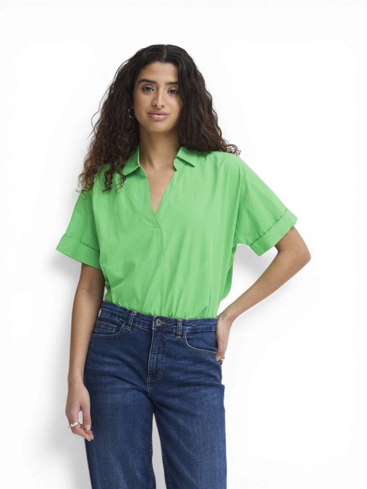 Groene blouse met korte mouwen en V-Hals Ichi