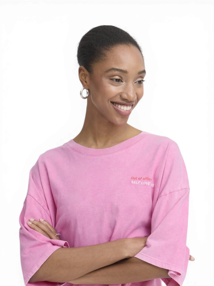 Roze t-shirt met opdruk achterkant Ichi