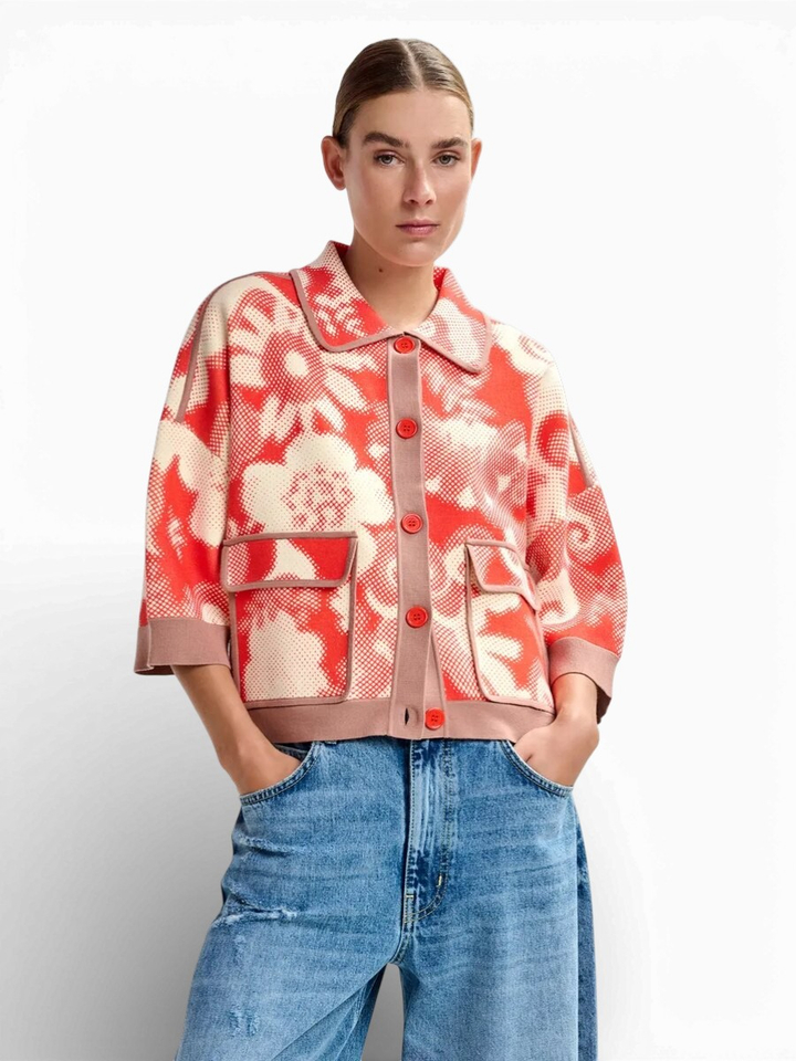 Rood en gebroken wit gebreid vest met bloemenprint en contrasterende bruine randen Joly Essentiel