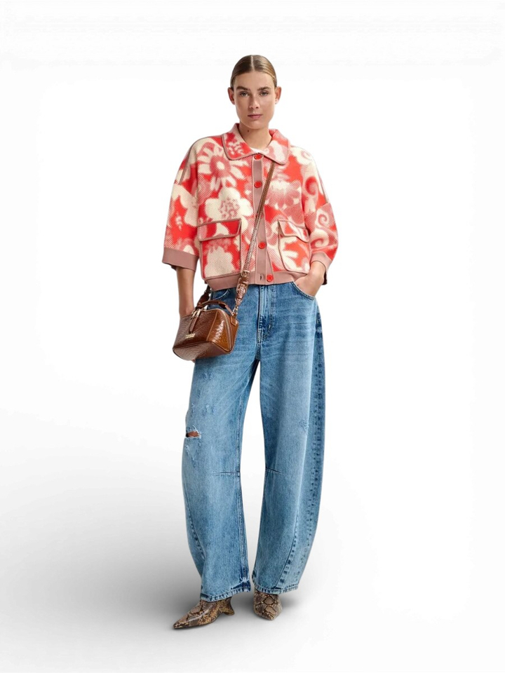 Rood en gebroken wit gebreid vest met bloemenprint en contrasterende bruine randen Joly Essentiel