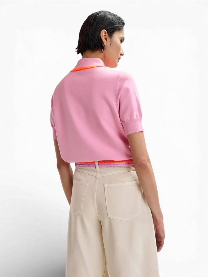 Roze fijn gebreide polo met oranje sjaalachtige contrasterende kraag Jonda Essentiel 
