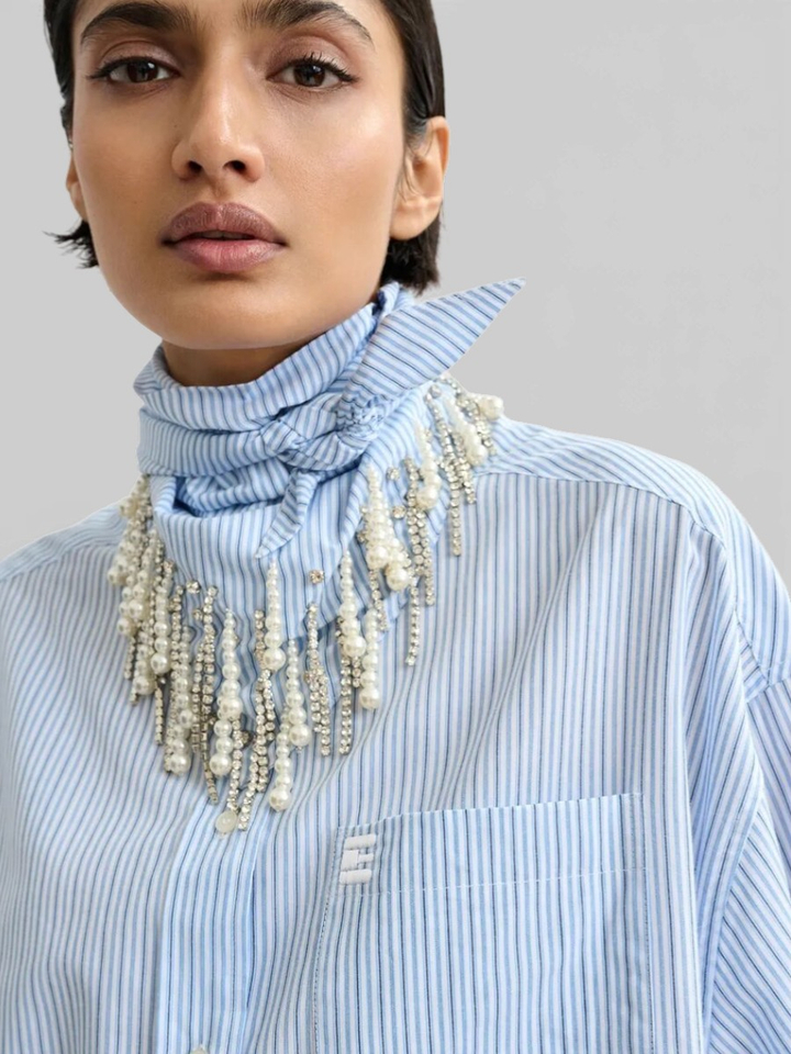  Blauw gestreept overhemd met afneembare sjaal en parel detail 