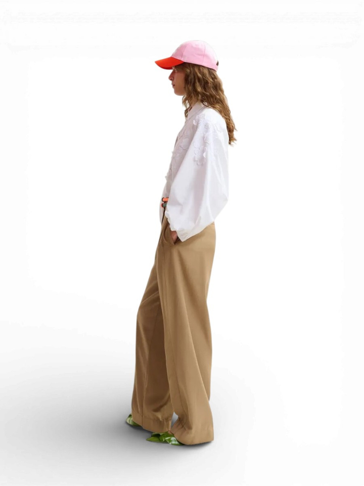 Witte bloes met bloemen Joella Essentiel