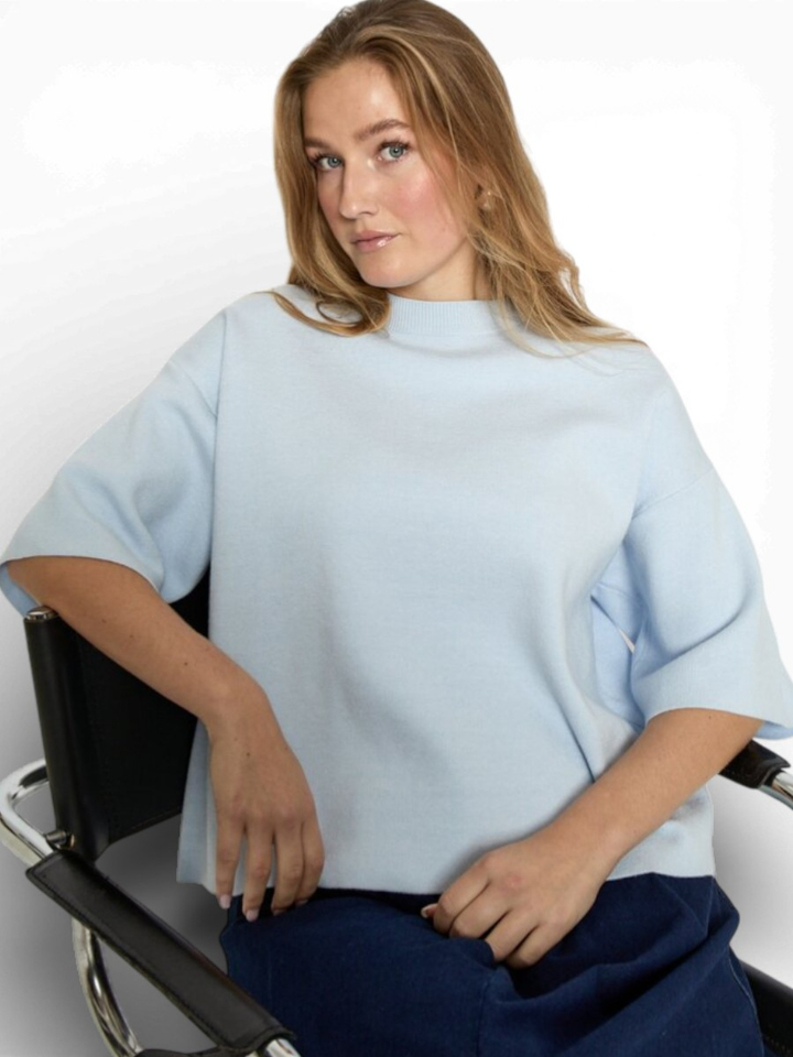 Lichtblauwe pull Lupi Minus 
