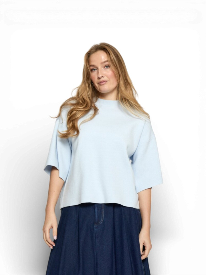 Lichtblauwe pull Lupi Minus 