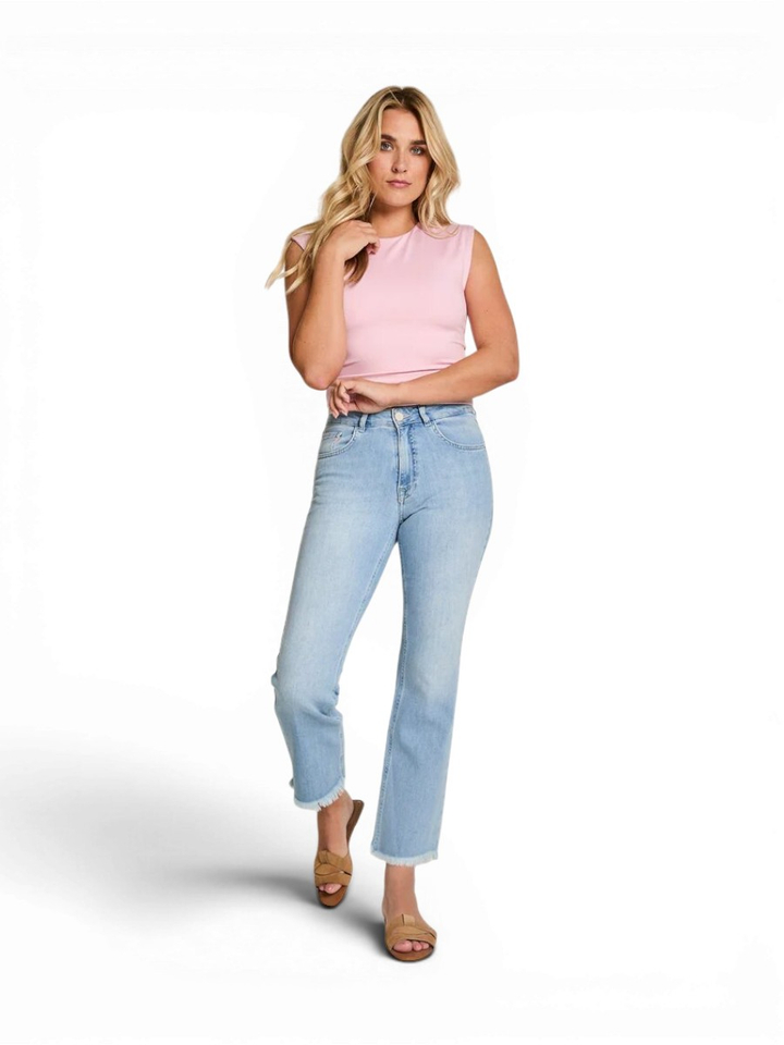 Blauwe flared jeans detail onderaan Mila Para Mi