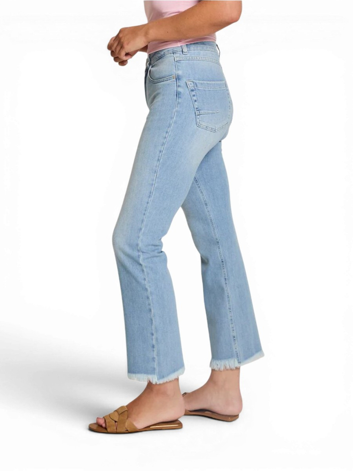Blauwe flared jeans detail onderaan Mila Para Mi