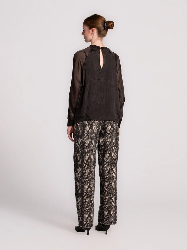 Zwarte organza blouse met lange mouwen Maaike Les Soeurs