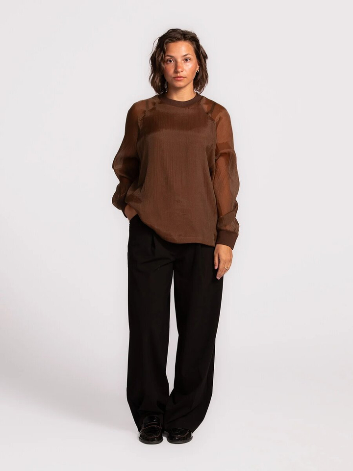 Donkerbruine organza blouse met lange mouwen Maaike Les Soeurs