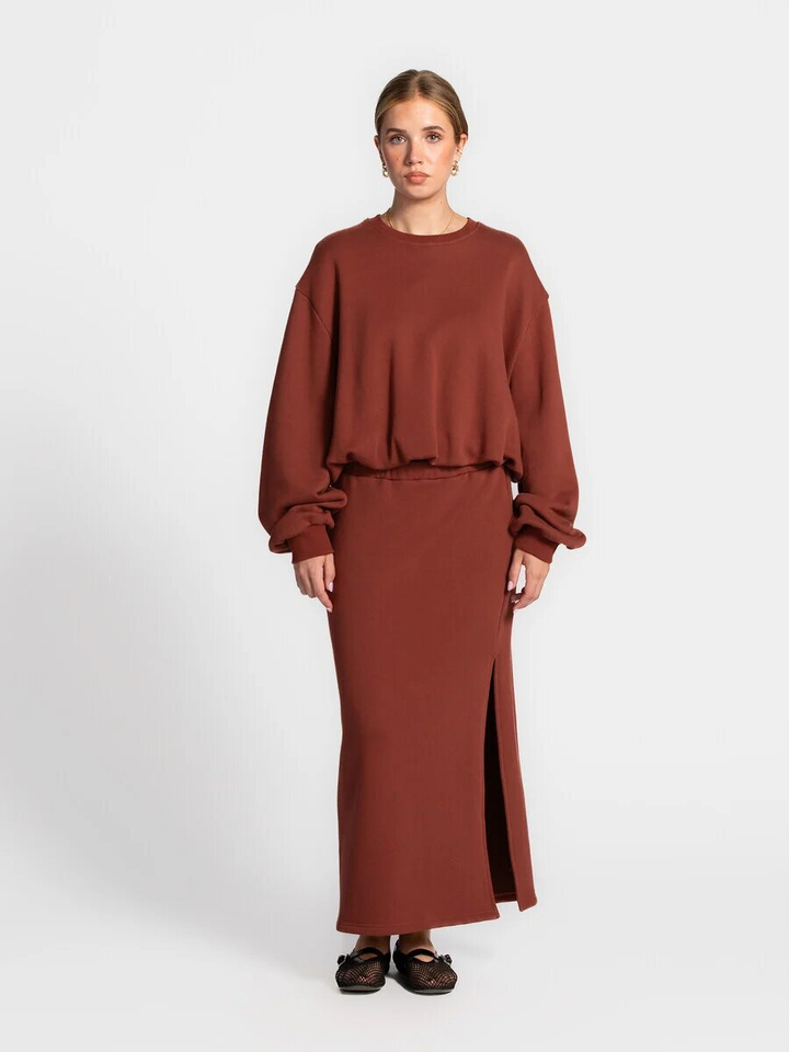 Bordeaux kleurige korte oversized trui met strop onderaan 