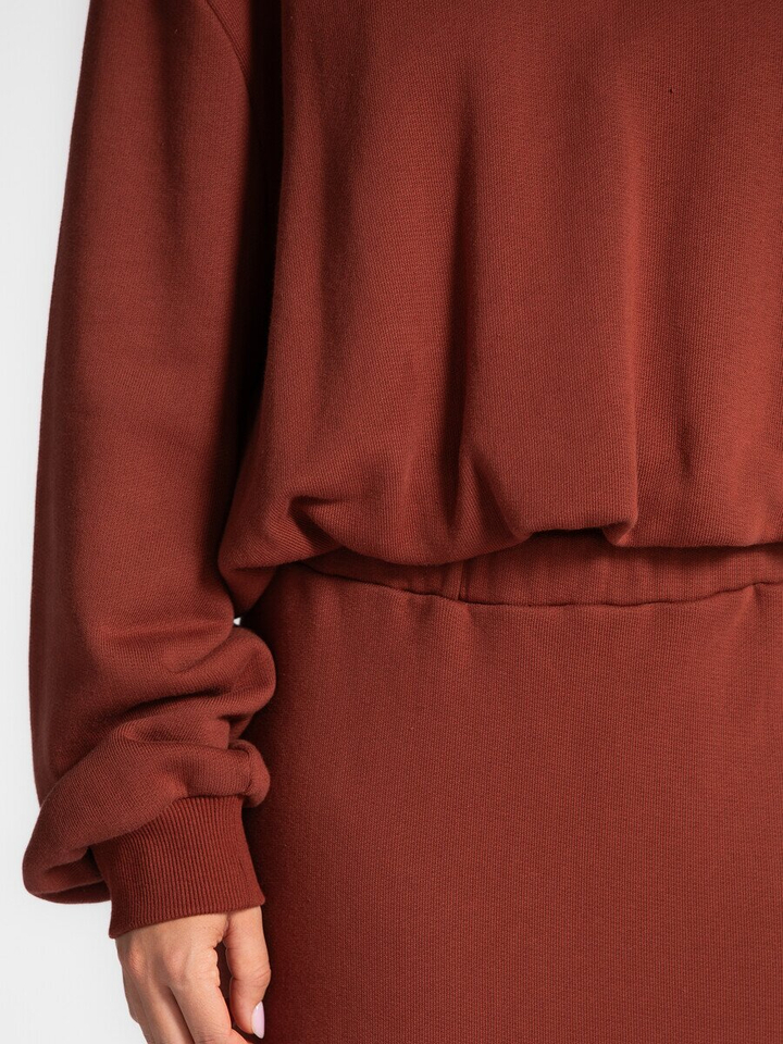 Bordeaux kleurige korte oversized trui met strop onderaan 