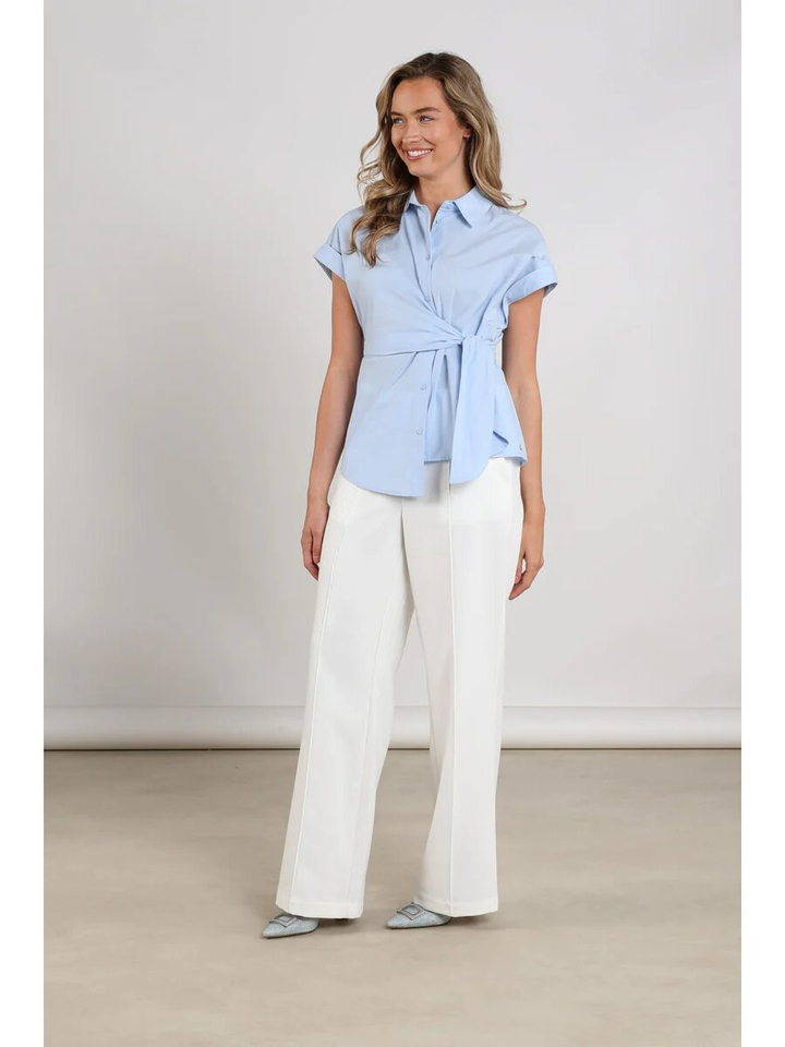 Lichtblauwe blouse met knoopsluiting Aneta Nukus