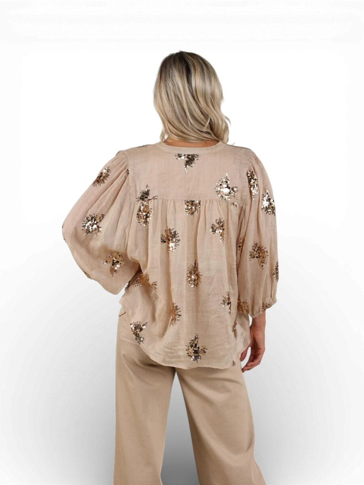 Beige bloes Lynn Nukus 