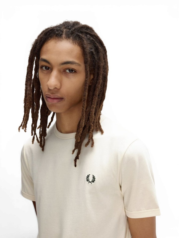 Ecru t-shirt met logo Fred Perry