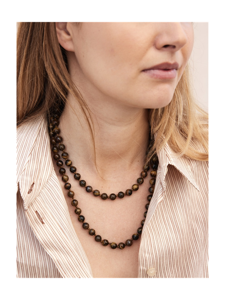 Bruin melée lange gemstone ketting Ellen Beekmans