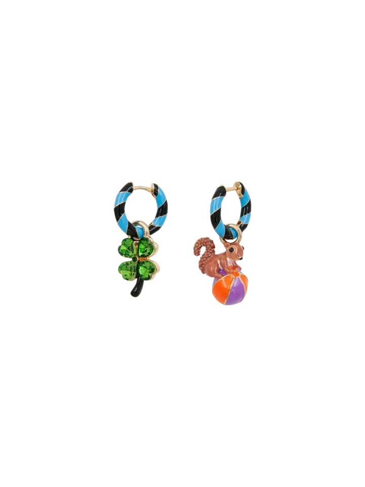 Lichtblauwe en donkergroene oorringen met hangers in de vorm van een eekhoorn en een klavertje Jover Essentiel