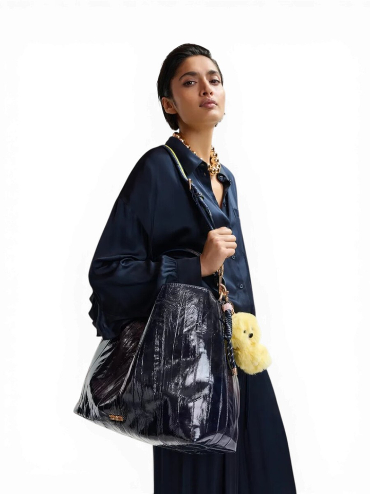 Gele bag charm met hond en zwart koorddetail Jaci Essentiel