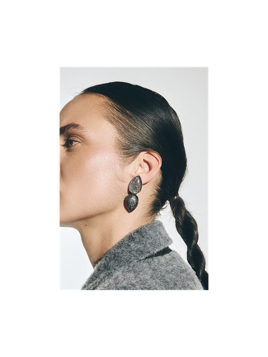 Grey oorbellen Maret Laurence Delvallez