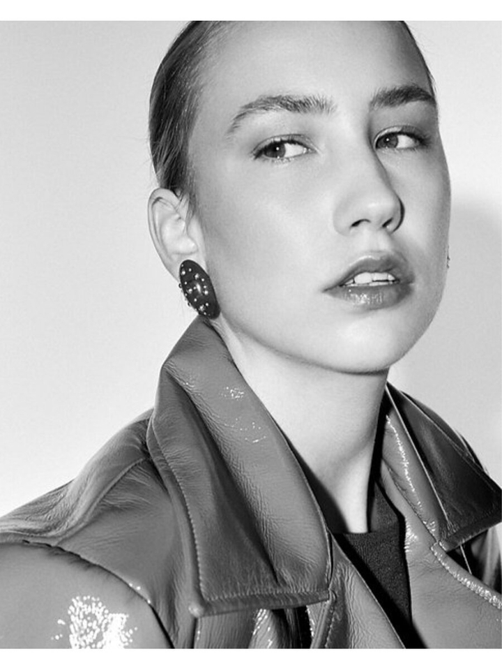 Groene oorbellen met studs Miren Laurence Delvallez 