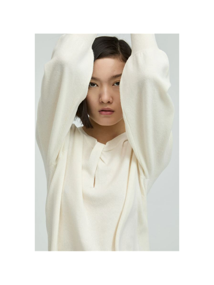 Witte wollen pull met detail aan de hals Arisa Xandres 