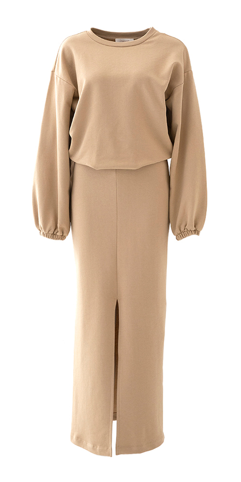 Beige kleed open achteraan Embrace March23