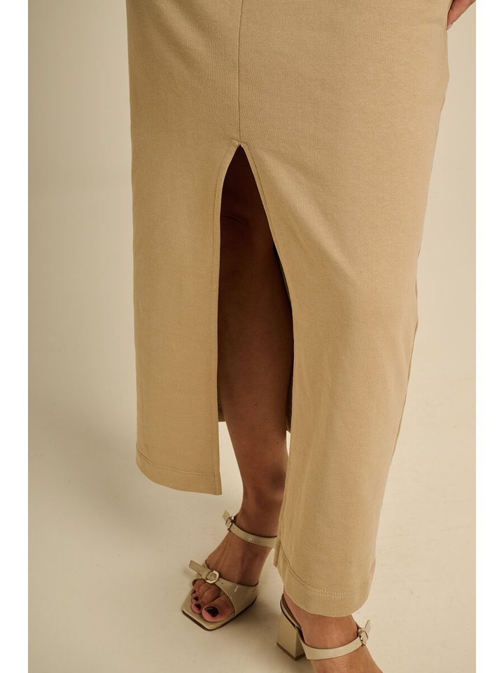 Beige kleed open achteraan Embrace March23