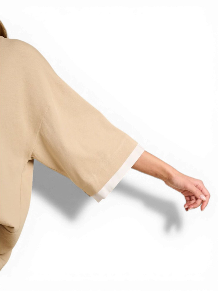 Beige T-shirt met witte mouwen Travel March23