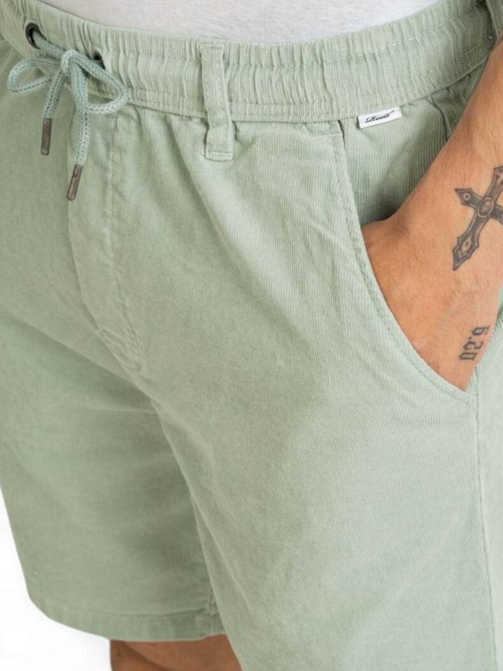 Groene ribfluwelen short Reell 