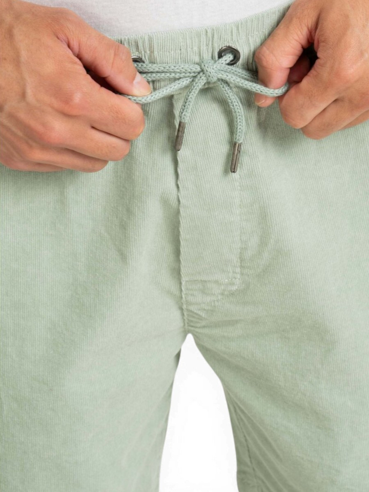 Groene ribfluwelen short Reell 