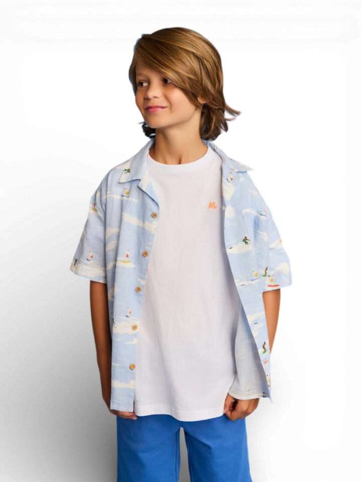 Lichtblauw hemd met surf print AO76