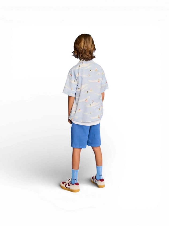 Lichtblauw hemd met surf print AO76