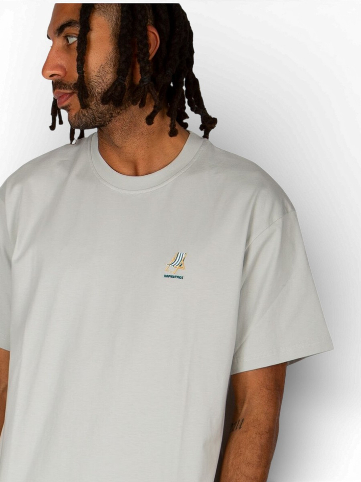 Blauwe t-shirt met strandstoel Homeoffice Iriedaily