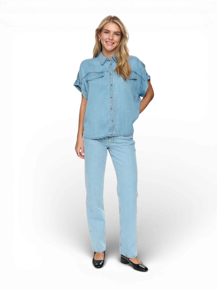 Blauwe soepelvallende jeansbloes Elida Numph