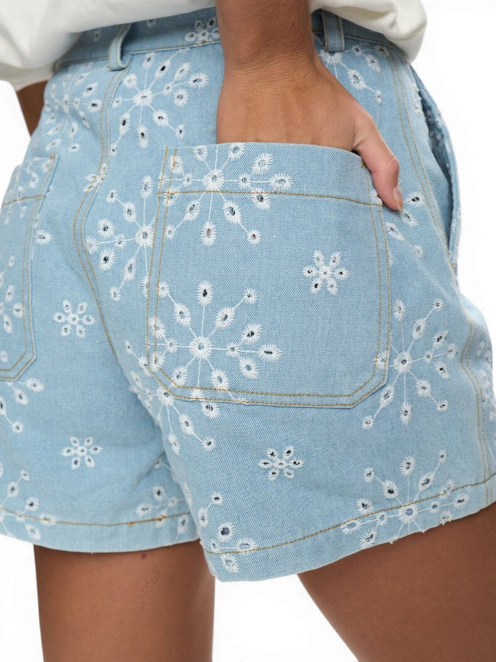 Blauwe jeans short met borduurwerk Nümph