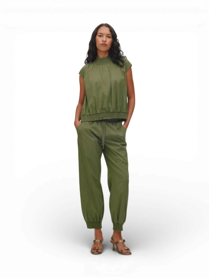 Groene bloes met smok Dori Rabens Saloner 
