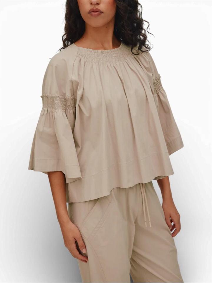 Beige katoenen bloes met smok Efil Rabens Saloner 