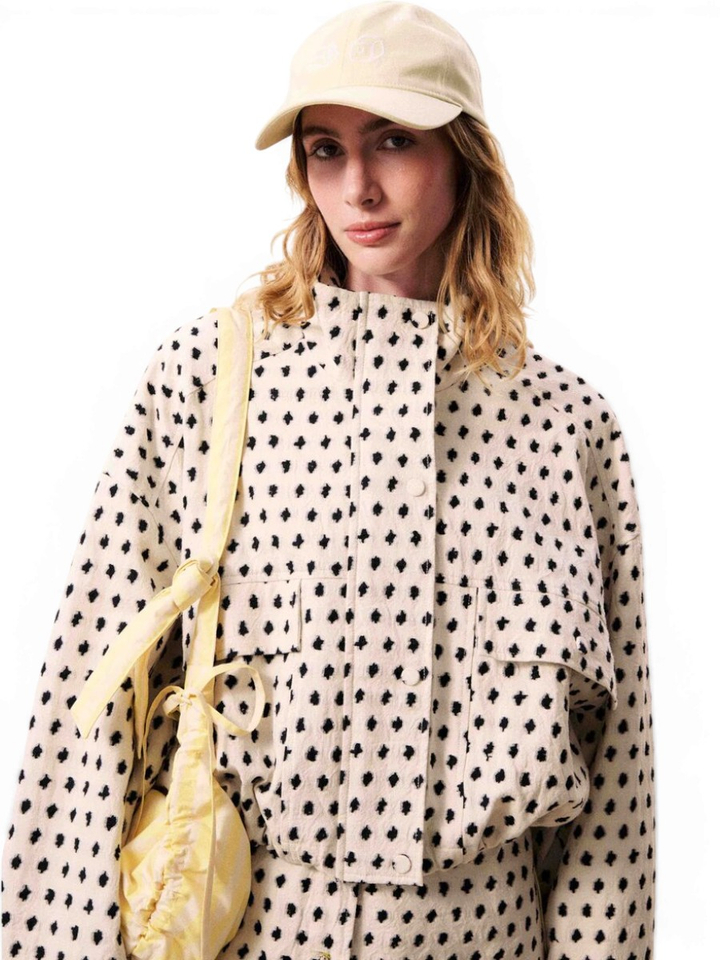 Creme kleurigeoversized korte jas met zwarte stippen Neree Frnch
