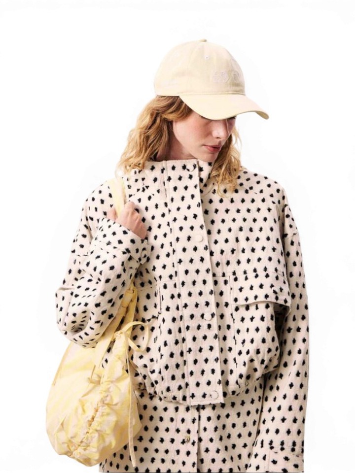 Creme kleurigeoversized korte jas met zwarte stippen Neree Frnch