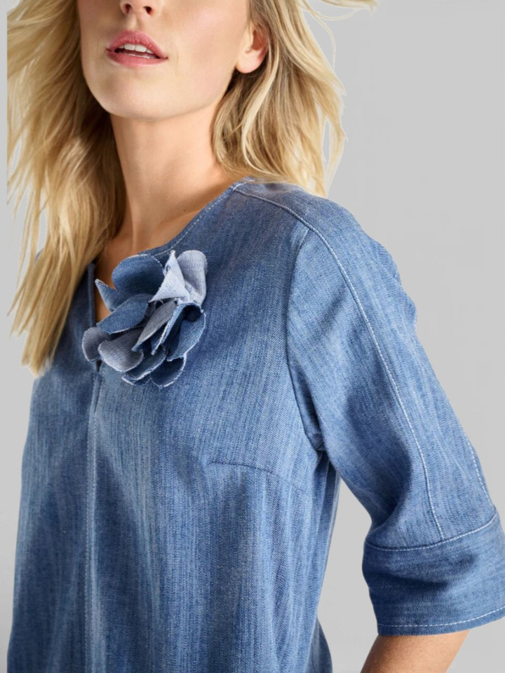 Blauwe jeans jurk met bloem Marie Mero