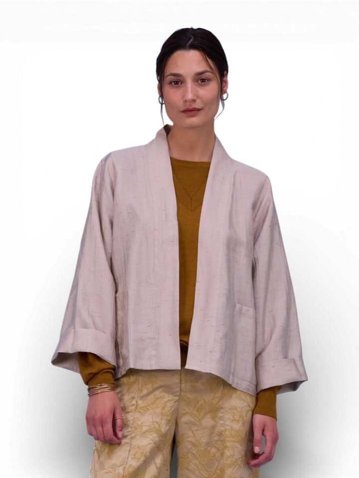 Beige openvallende gilet met kleur detail Flenn Nathalie Vleeschouwer 