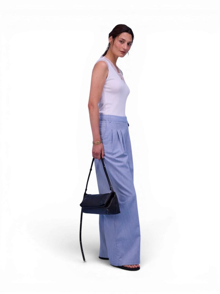 Blauwe losvallende broek structuur Guy Nathalie Vleeschouwer