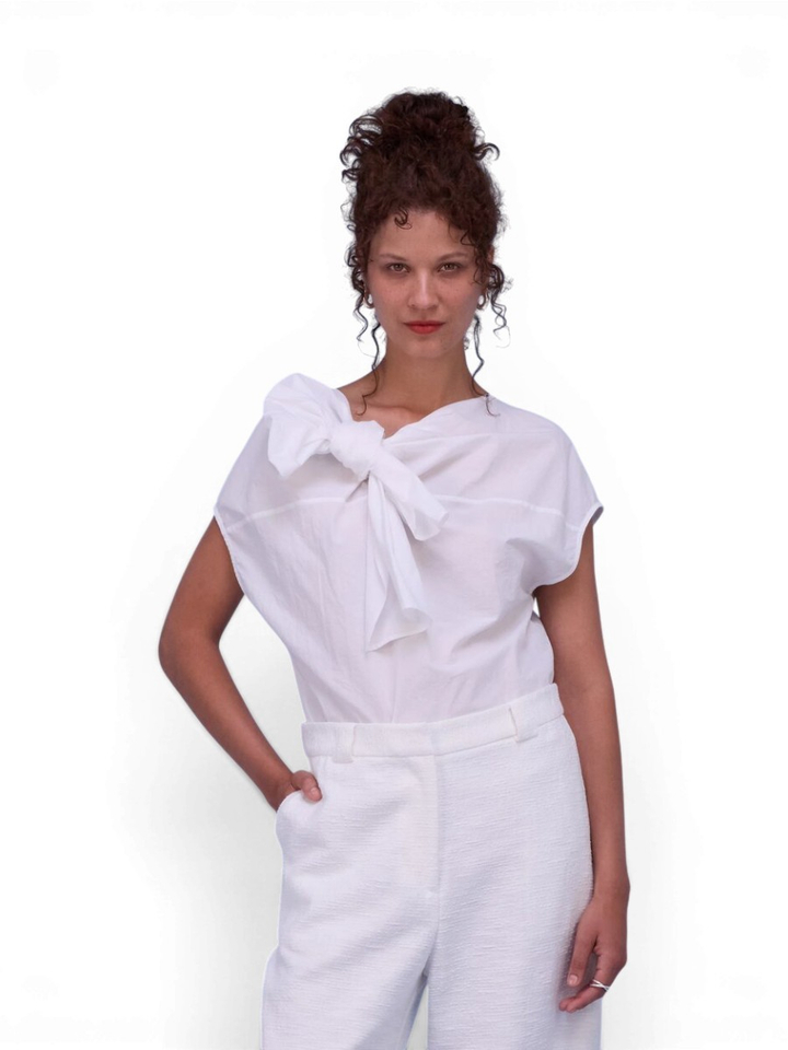 Witte bloes met strik detail Harriet Nathalie Vleeschouwer