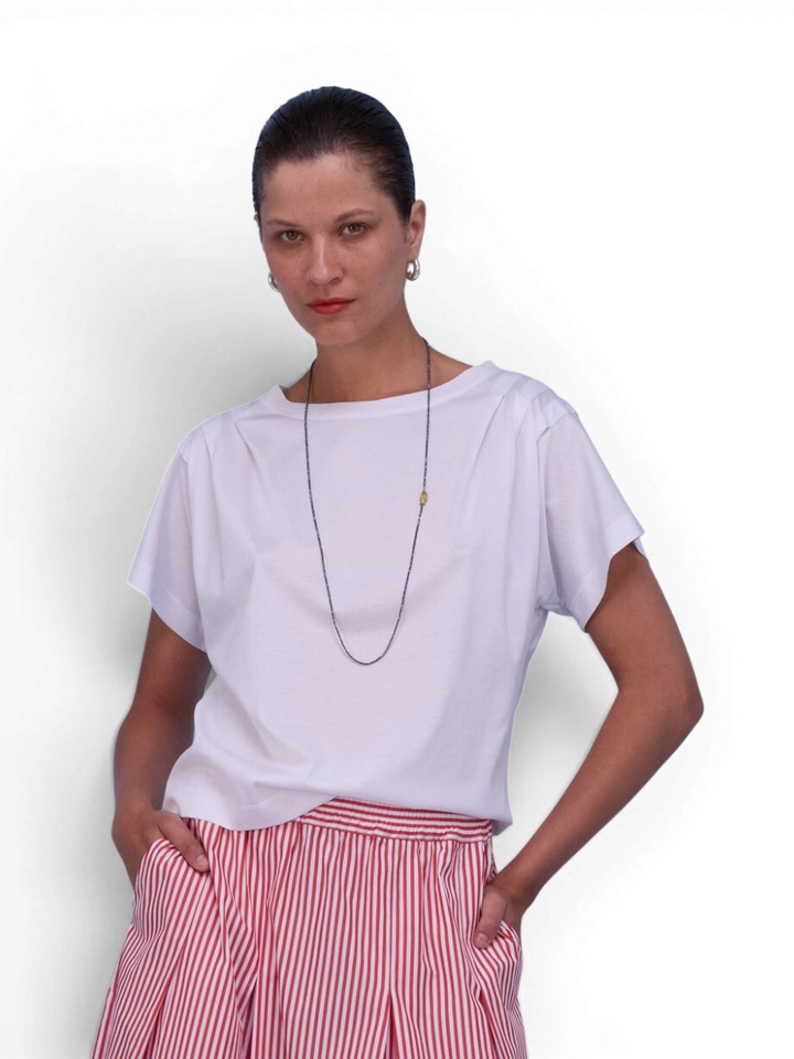 Witte t-shirt met detail aan de schouder Zeline Nathalie Vleeschouwer