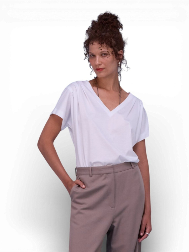 Witte T-shirt met V-hals Bodine Nathalie Vleeschouwer 