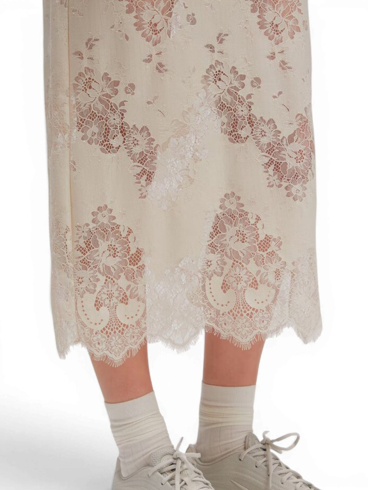 Beige jurk in kant Sharon Edited 