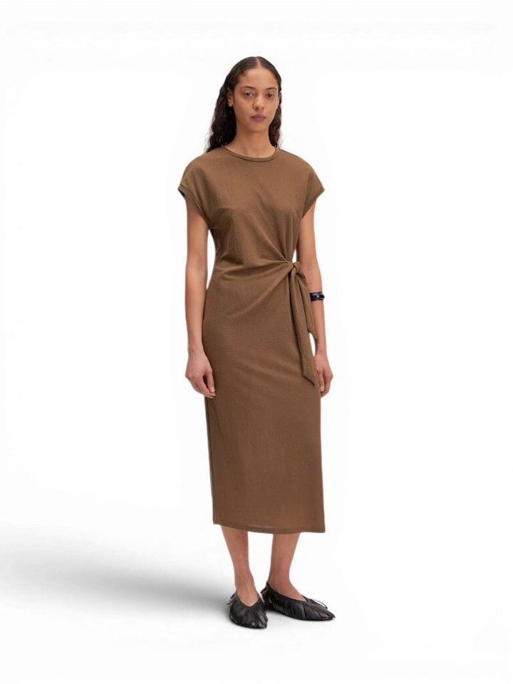 Bruine casual kleed met sierlijk detail Milla Edited 