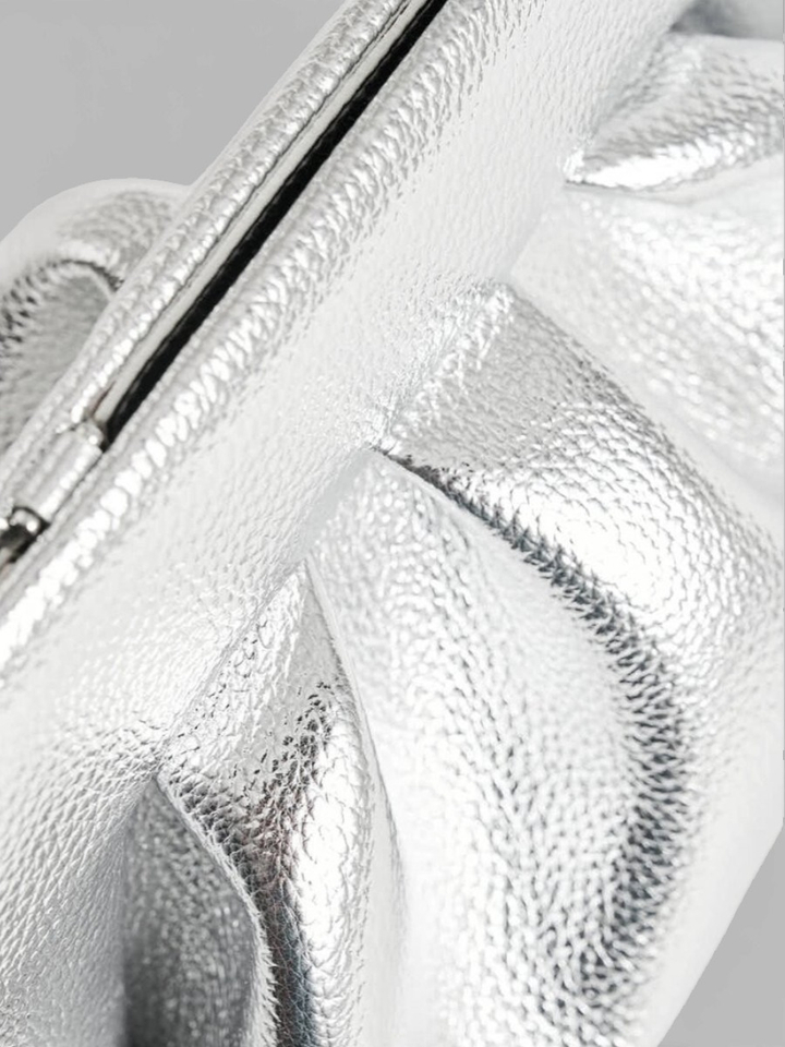 Zilver laminato handtas Bottolato medium Themoire