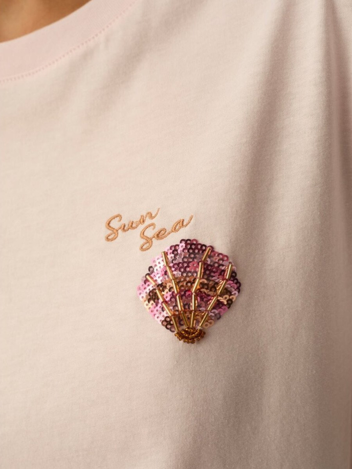 Lichtroze t-shirt met pailetten detail Des Petits Hauts