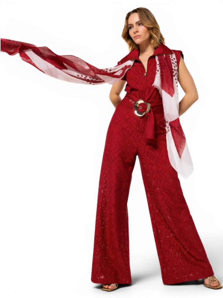 Bordeaux jumpsuit met structuur en riem Caroline Biss 