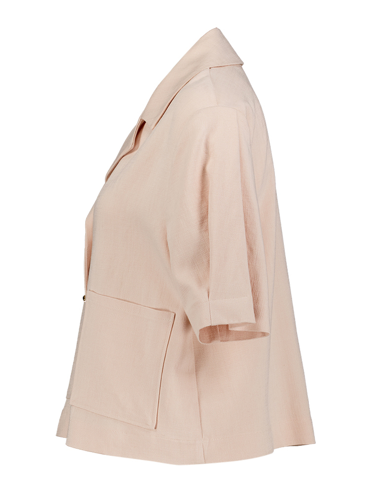 Roze jas met sierlijke gouden knopen Caroline Biss